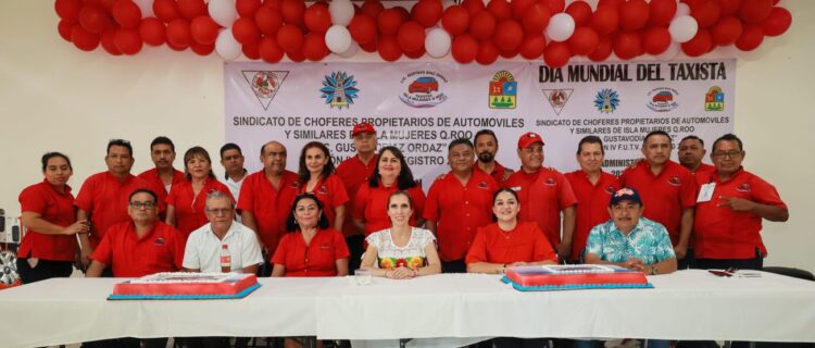 Atenea Gómez felicita a los taxistas de Isla Mujeres en su día