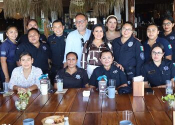 Convive Blanca Merari con policías madres de familia de Puerto Morelos