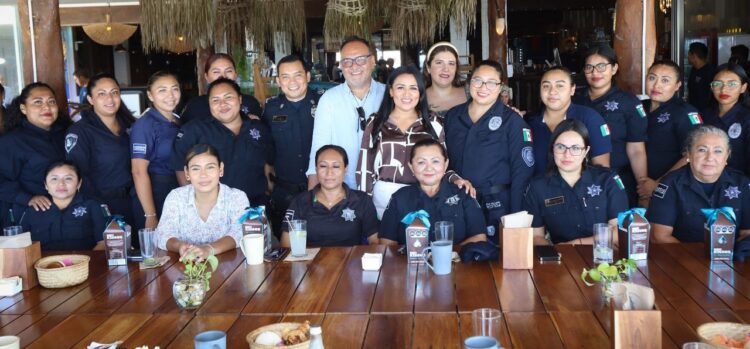 Convive Blanca Merari con policías madres de familia de Puerto Morelos