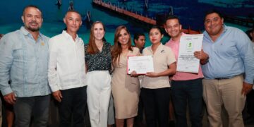 Entrega Mara Lezama distintivos de calidad turística a hoteles, destacando a Isla Mujeres