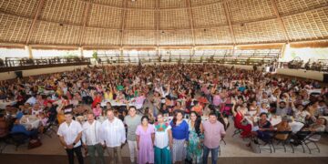 Festeja Blanca Merari a mamás de Puerto Morelos