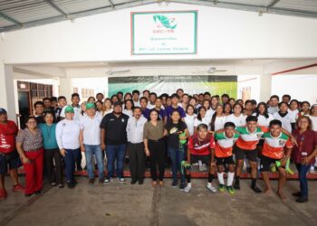 Blanca Merari asiste a encuentro deportivo “Muéstrame tu talento” en Cecyte de Leona Vicario