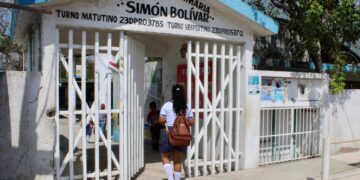 Dirección de Educación de Puerto Morelos apoya en inscripciones para ciclo escolar 2023-2024