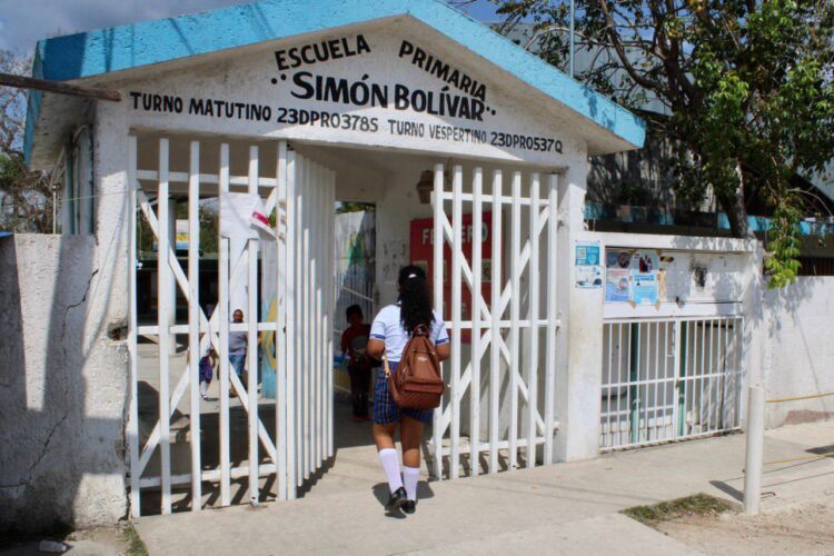 Dirección de Educación de Puerto Morelos apoya en inscripciones para ciclo escolar 2023-2024