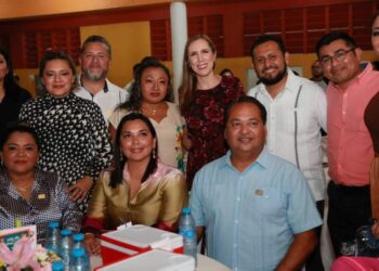 Reconoce Atenea Gómez esfuerzo y dedicación del magisterio de Isla Mujeres