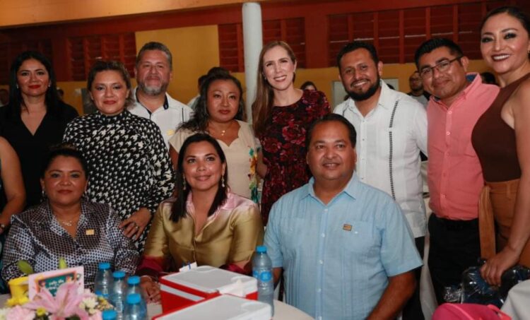 Reconoce Atenea Gómez esfuerzo y dedicación del magisterio de Isla Mujeres