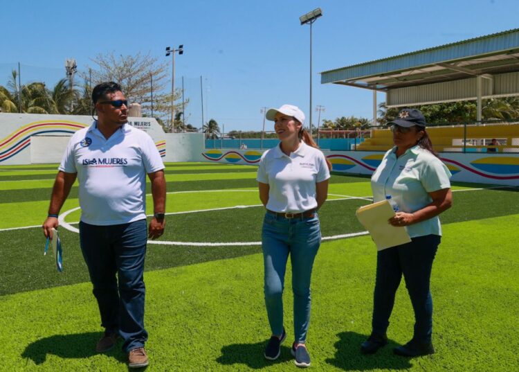 Cumple Atenea Gómez compromiso con deportistas rehabilitando otro espacio deportivo