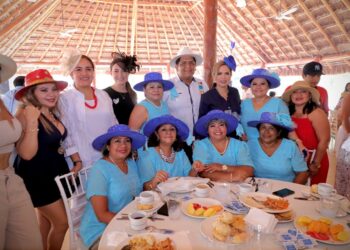 Realizan Desayuno Mixto del Sombrero con causa a favor de la educación en Playa del Carmen