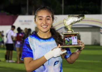 Felicita el Ayuntamiento de Isla Mujeres a participantes del Torneo de Fútbol Femenil en zona insular