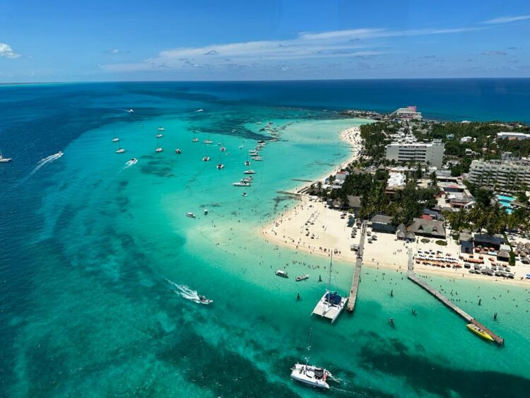 Impulsa Atenea Gómez promoción turística de la isla en beneficio de las familias