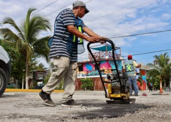 Puerto Morelos, pionero en Quintana Roo en bacheo en frío para reparar vialidades