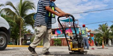 Puerto Morelos, pionero en Quintana Roo en bacheo en frío para reparar vialidades