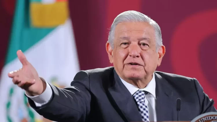 Anuncia AMLO aumento del 8.2% a maestros y trabajadores de la educación