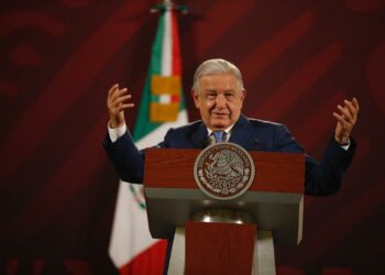 AMLO reivindica encuesta para elegir a candidato de Morena