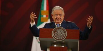 AMLO reivindica encuesta para elegir a candidato de Morena