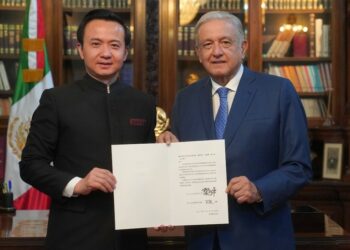 AMLO recibe cartas credenciales de siete nuevos embajadores