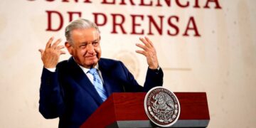 AMLO inicia estrategia contra "campaña politiquera" sobre fentanilo