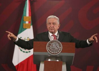 México continuará considerando al dólar como la principal moneda del mundo: AMLO