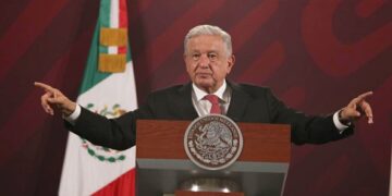 México continuará considerando al dólar como la principal moneda del mundo: AMLO