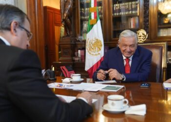 Conversé con Joe Biden sobre asuntos de prioridad bilateral, señala AMLO
