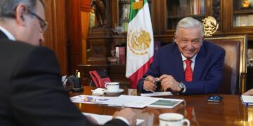 Conversé con Joe Biden sobre asuntos de prioridad bilateral, señala AMLO