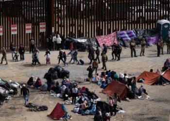 PVEM propone reducir plazos para resolución de permisos a migrantes