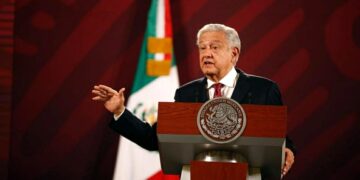 Decreto busca blindar del bloque conservador las obras estratégicas: AMLO