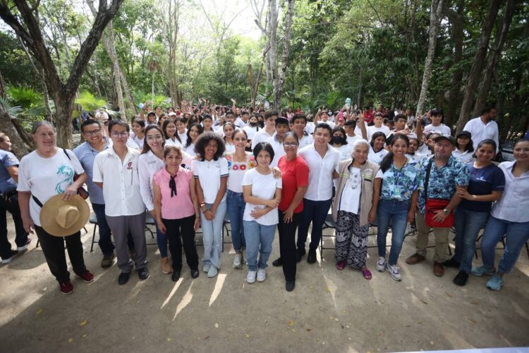 Amemos nuestro planeta, pide Ana Paty Peralta
