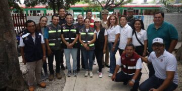 Ana Paty Peralta supervisa refugios temporales en Cancún