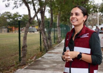 Ana Paty Peralta beneficia a familias de la colonia Chiapaneca Siglo XXI