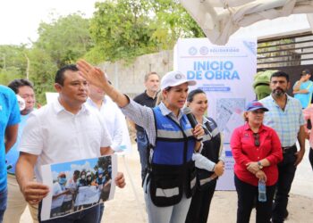 Coloca Lili Campos primera piedra en Cristo Rey