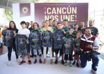 Ana Paty Peralta lleva trámites y servicios a Puerto Juárez