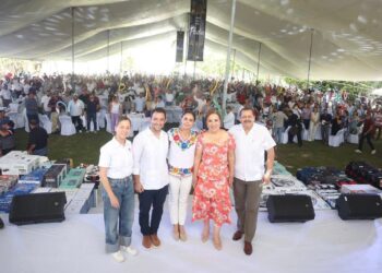 Ana Paty Peralta celebra a padres trabajadores del Sindicato del Ayuntamiento