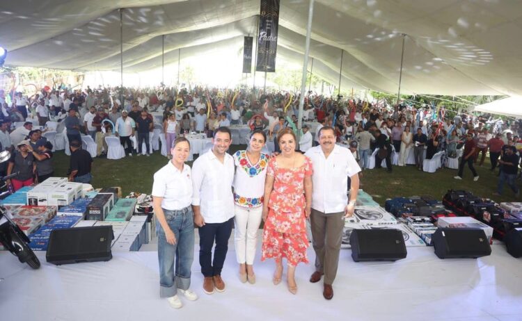 Ana Paty Peralta celebra a padres trabajadores del Sindicato del Ayuntamiento