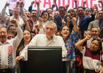 Insistirá Morena a Adán Augusto López para que acepte financiamiento