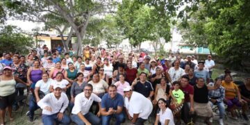 Concreta Ana Paty Peralta logro en 4 colonias recién regularizadas de la mano con Mara Lezama