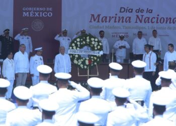 AMLO destaca relevancia del control de Semar de puertos del país