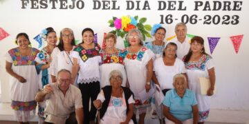Blanca Merari convive con abuelitos de la Casa del Adulto Mayor “Nohoch Uinic”