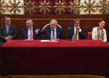 Pide AMLO a ‘corcholatas’ renunciar a sus cargos para participar en encuesta de Morena