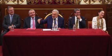 Pide AMLO a ‘corcholatas’ renunciar a sus cargos para participar en encuesta de Morena