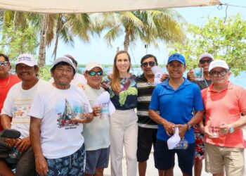 Atenea Gómez felicita y reconoce a los padres isleños