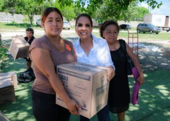Supervisa Mara Lezama entrega de paquetes alimentarios “Comemos Tod@s” en Cancún