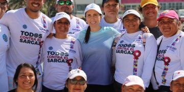 Encabeza Atenea Gómez limpieza de playas en Isla Mujeres