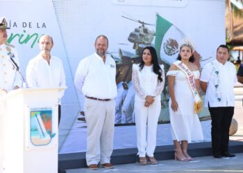 Blanca Merari encabeza conmemoración del Día de la Marina en Puerto Morelos