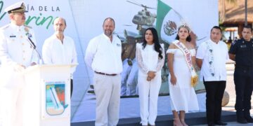 Blanca Merari encabeza conmemoración del Día de la Marina en Puerto Morelos