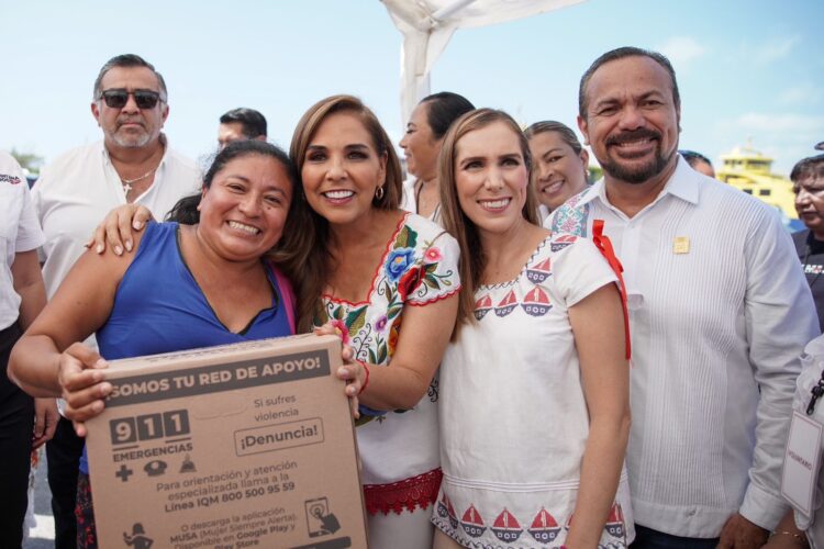 Realizan entrega de mil 620 apoyos de “Mujer es Vida” en Isla Mujeres