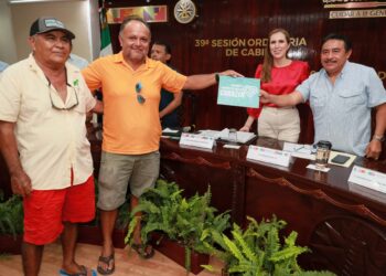 Cumple Atenea Gómez a padres de familia con descuentos en trámite de licencia de conducir