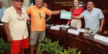 Cumple Atenea Gómez a padres de familia con descuentos en trámite de licencia de conducir