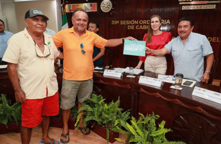 Cumple Atenea Gómez a padres de familia con descuentos en trámite de licencia de conducir