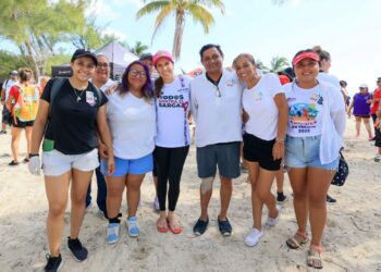 Fortalece Atenea Gómez acciones de limpieza en playa en la Zona Continental